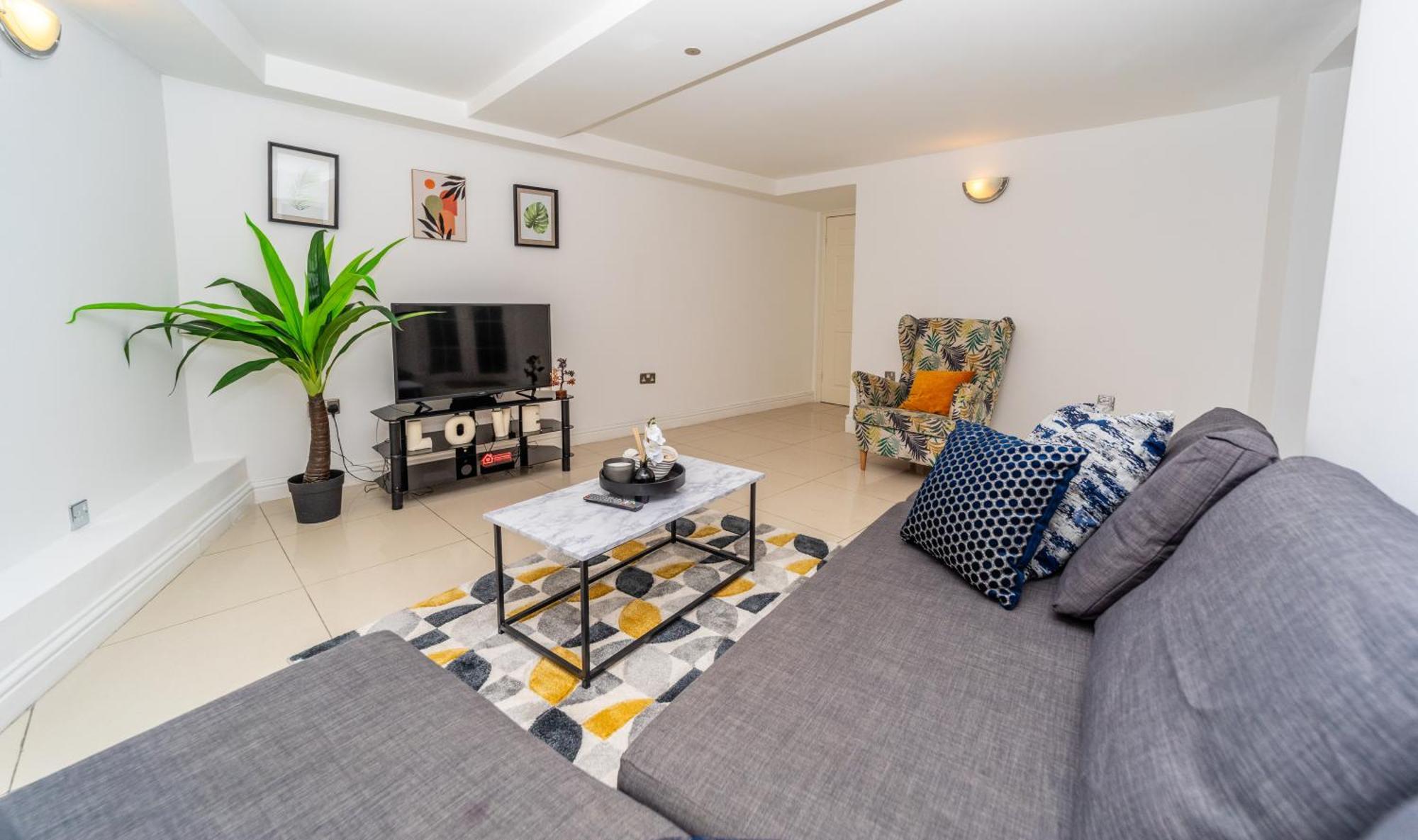 Spacious Flat With Patio & Parking In City Centre Reading Exterior photo
