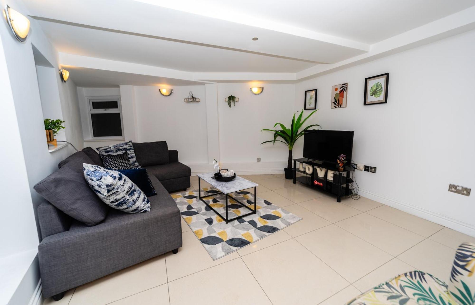 Spacious Flat With Patio & Parking In City Centre Reading Exterior photo