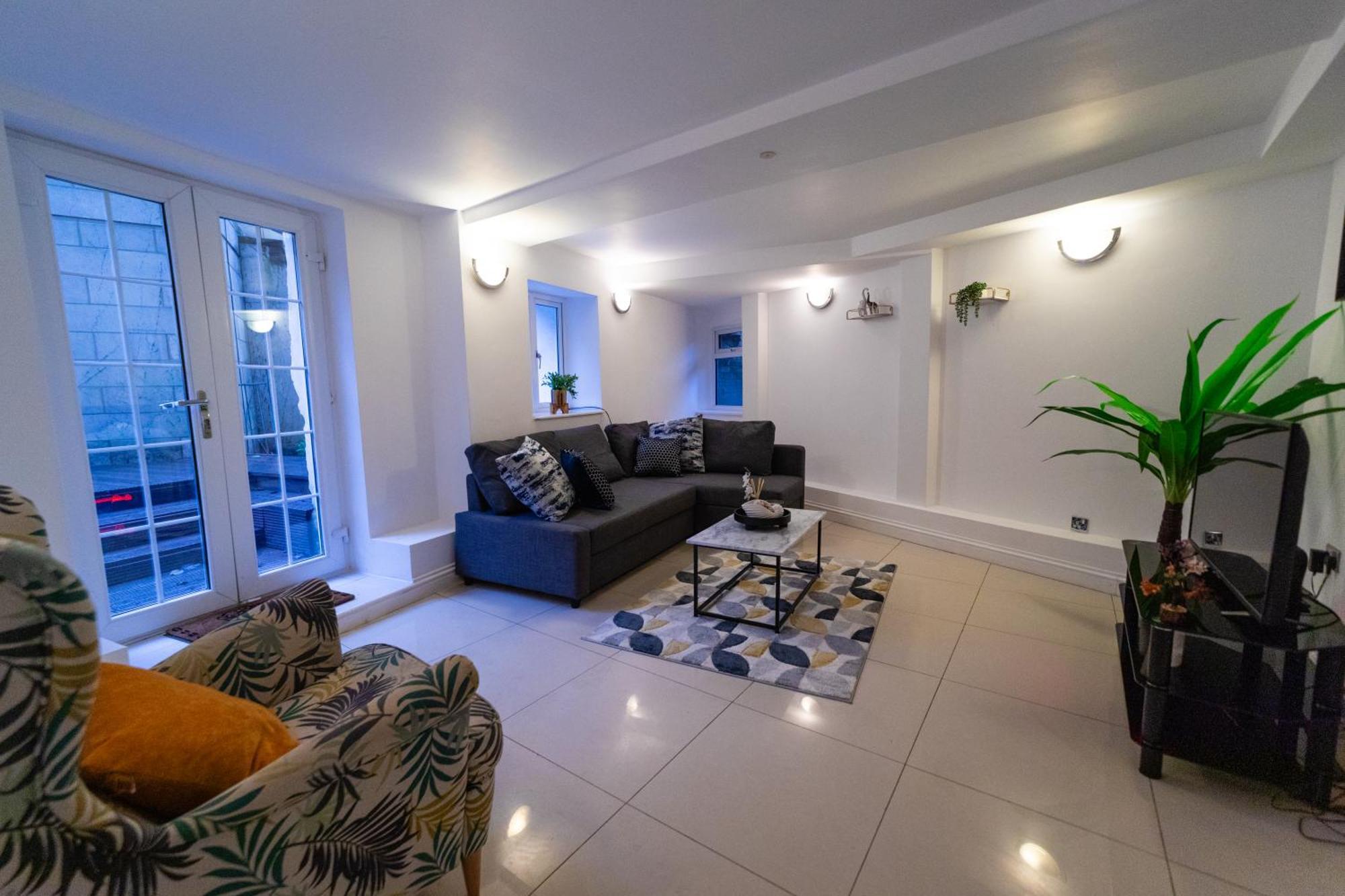 Spacious Flat With Patio & Parking In City Centre Reading Exterior photo