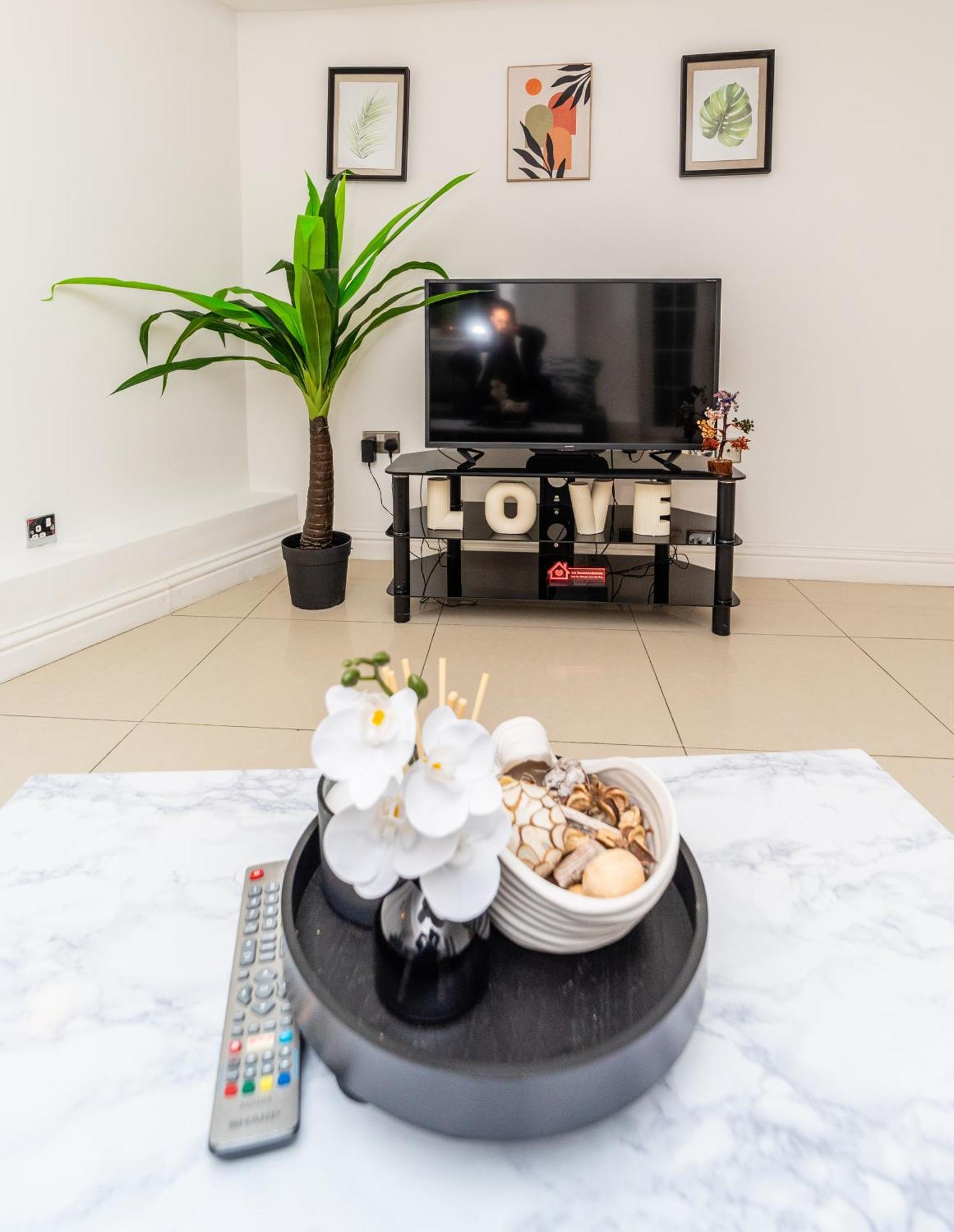 Spacious Flat With Patio & Parking In City Centre Reading Exterior photo