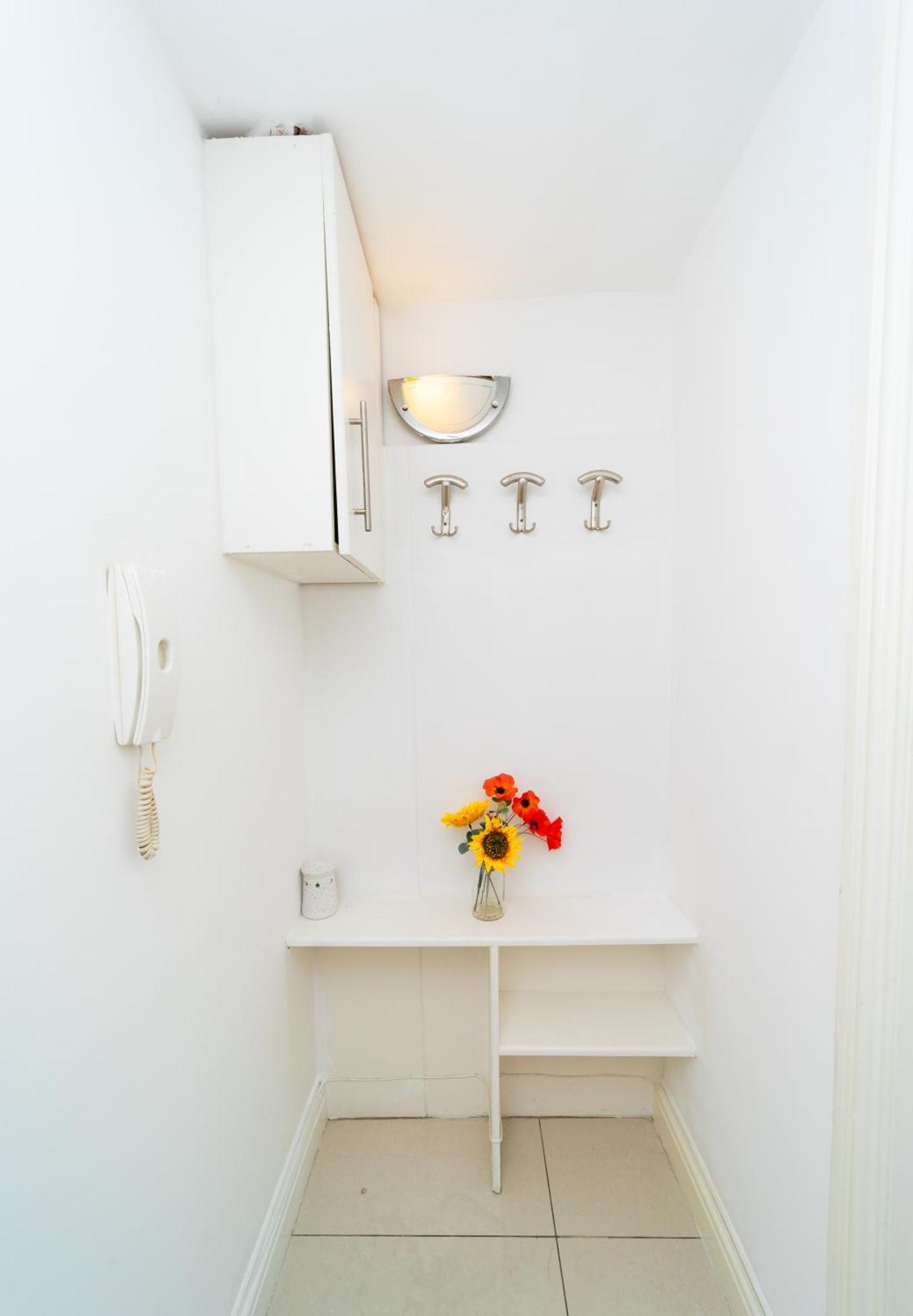 Spacious Flat With Patio & Parking In City Centre Reading Exterior photo