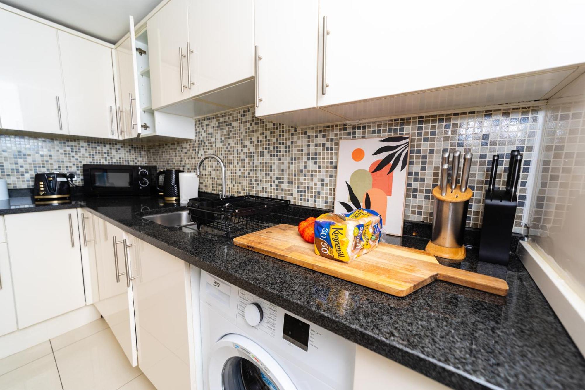 Spacious Flat With Patio & Parking In City Centre Reading Exterior photo