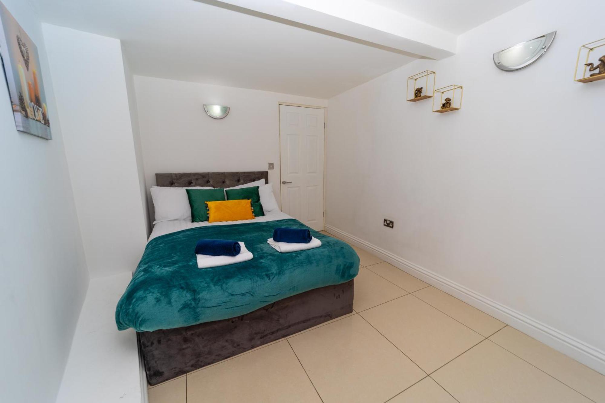 Spacious Flat With Patio & Parking In City Centre Reading Exterior photo
