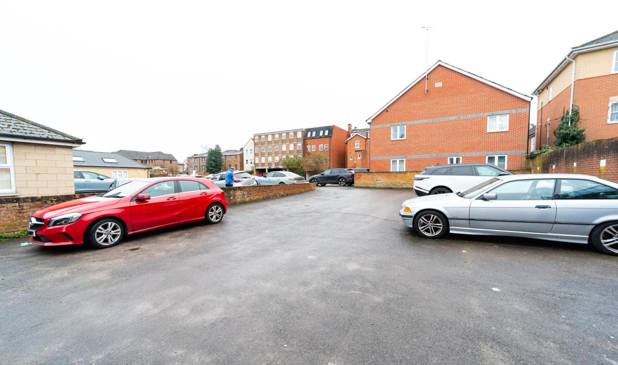 Spacious Flat With Patio & Parking In City Centre Reading Exterior photo