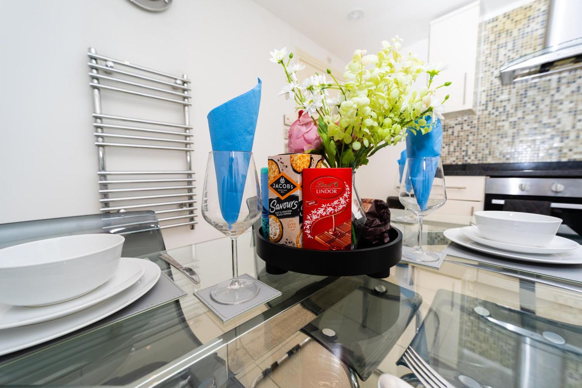 Spacious Flat With Patio & Parking In City Centre Reading Exterior photo