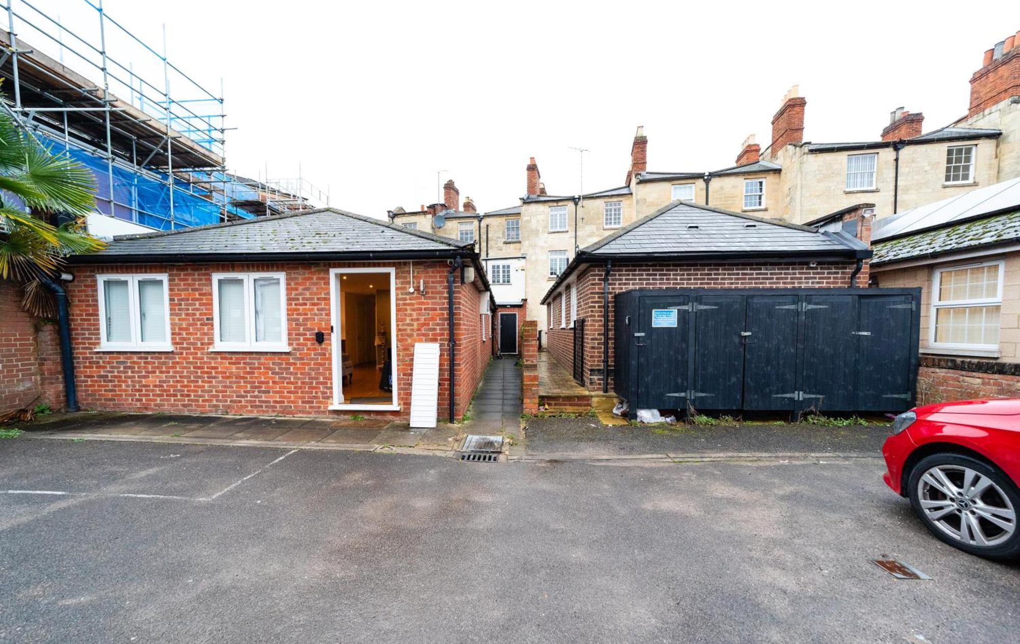 Spacious Flat With Patio & Parking In City Centre Reading Exterior photo